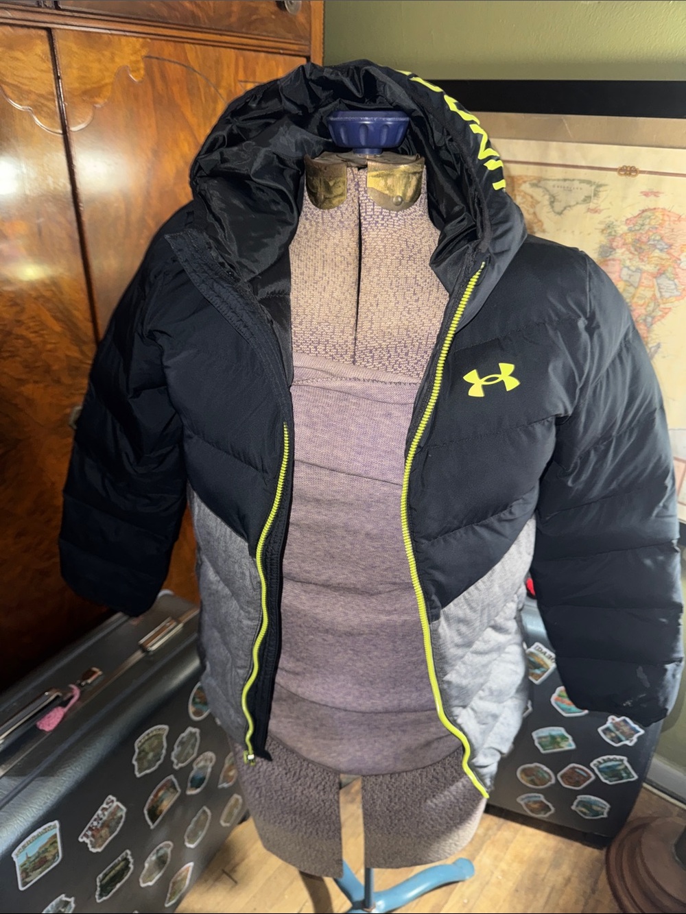 Under Armour Pronto Puffer! Youth M - Black/Gray/Neon